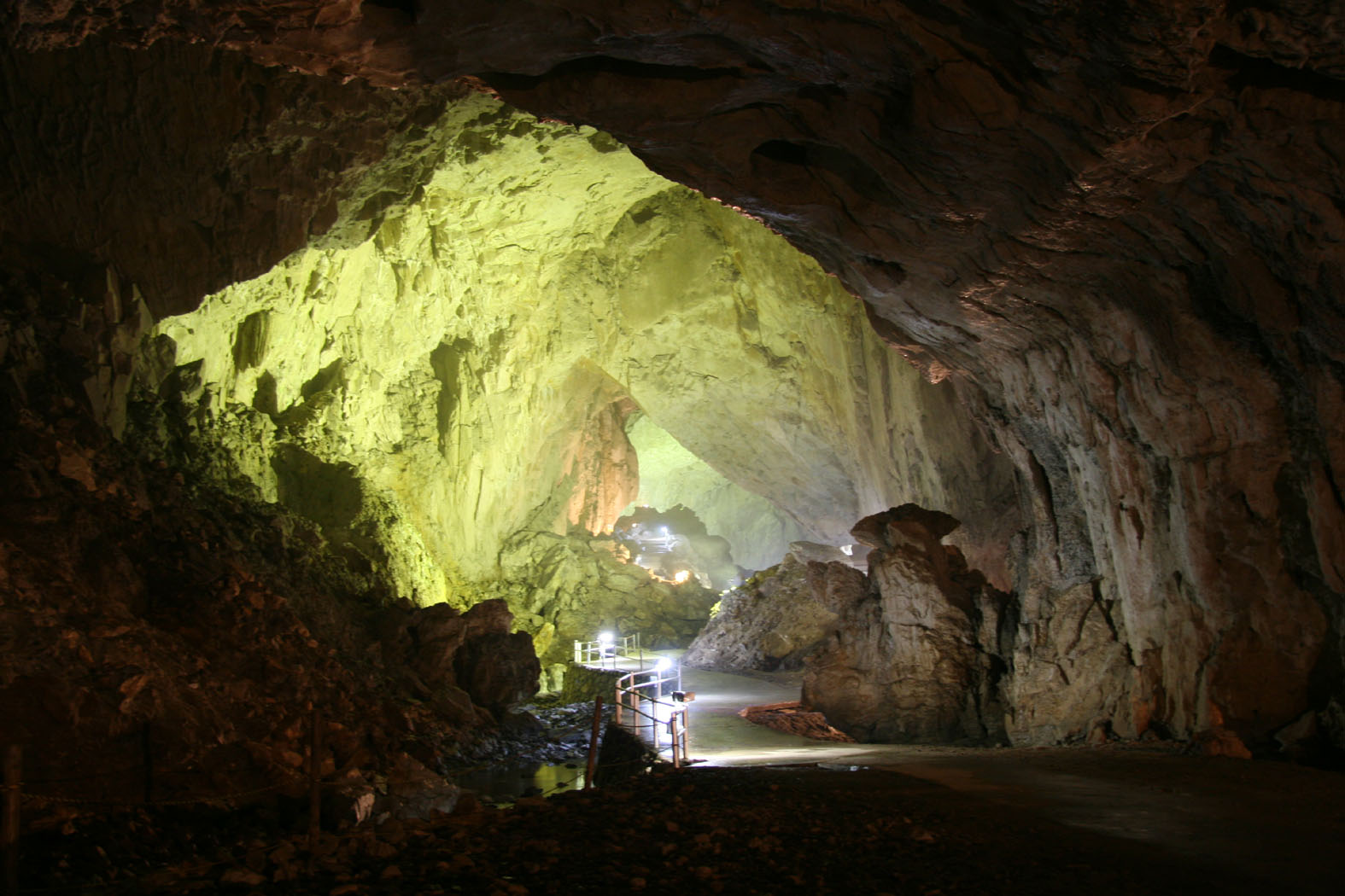 景清穴 (Kagekiyo-ana cave)